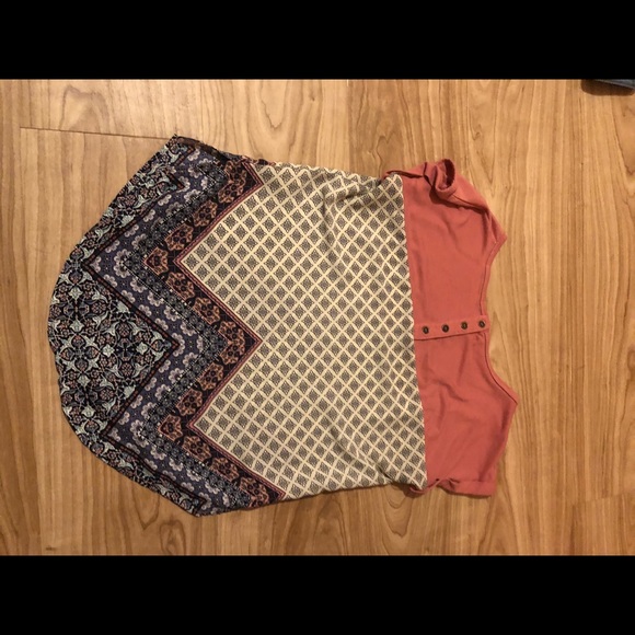 Cute designed blouse. - Picture 6 of 6